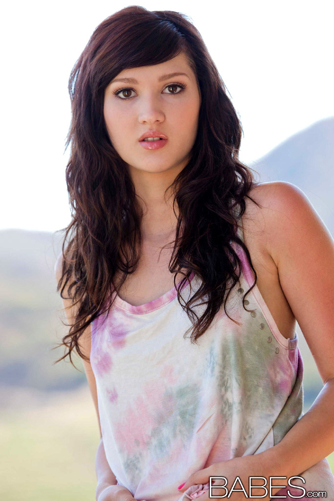 Ellena Woods wants to show you her tight teen body 00