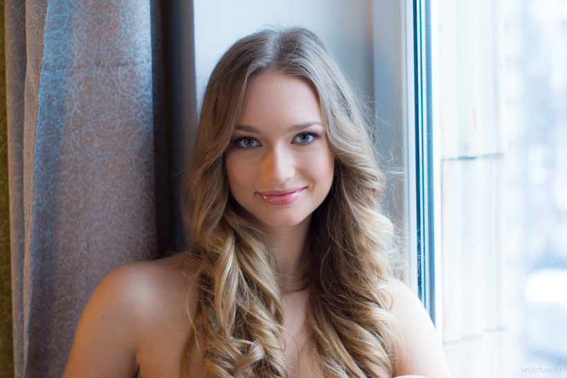 Hot blonde teen Amy Moore gets naked 11