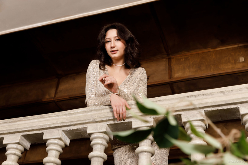 Lola Bredly Super Busty - Massive Curves Handful Voluptuous Gallery 01