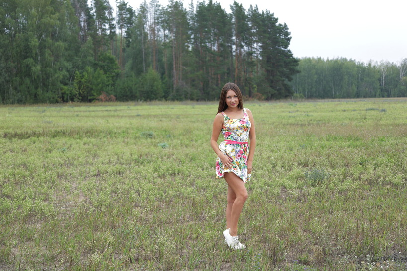 Alexa Day Teen Model | Outdoors Posing Around The Pole Nude Gallery 00