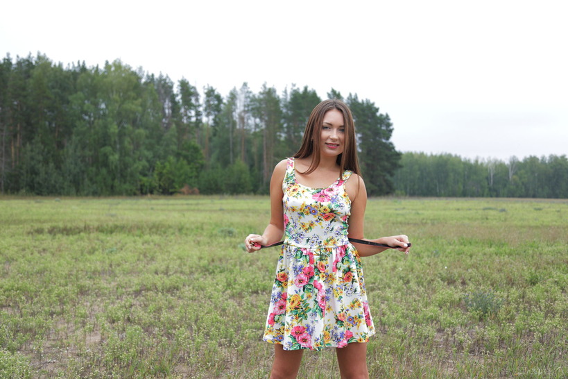 Alexa Day Teen Model | Outdoors Posing Around The Pole Nude Gallery 06