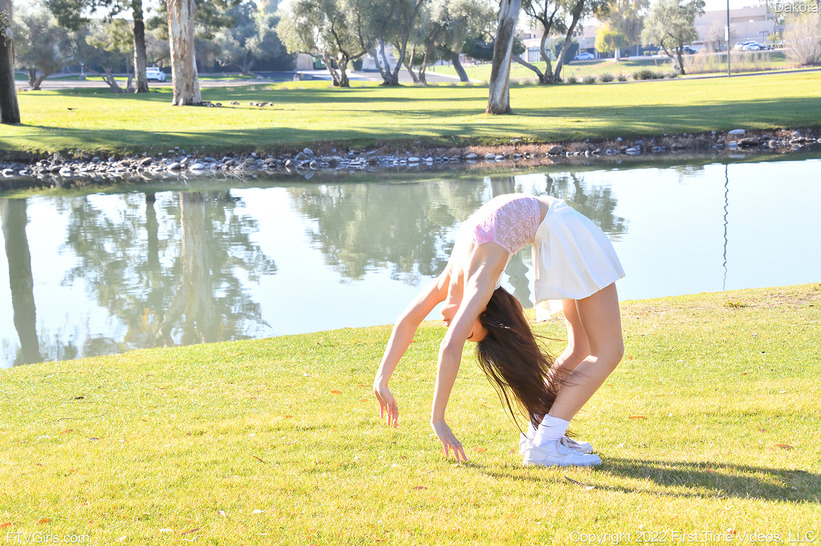 Ex-Cheerleader Styling in a Sunny Park photo 9