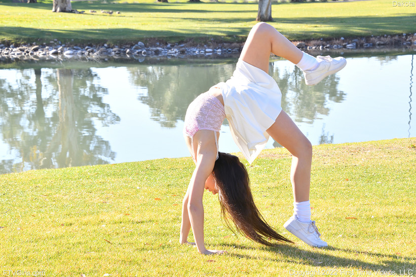 Ex-Cheerleader Styling in a Sunny Park photo 11