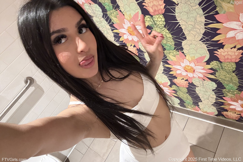 White Shopping Outfit from Car to City Walk photo 7