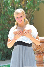 Alice Amateur Nude - Busty Figure Pigtails Green Raw Gallery 04