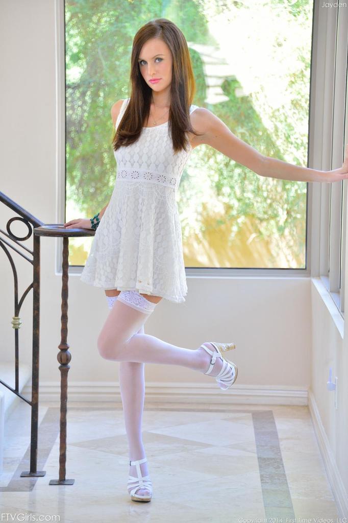 Sensual Brunette Chick Jayden Taylors 00