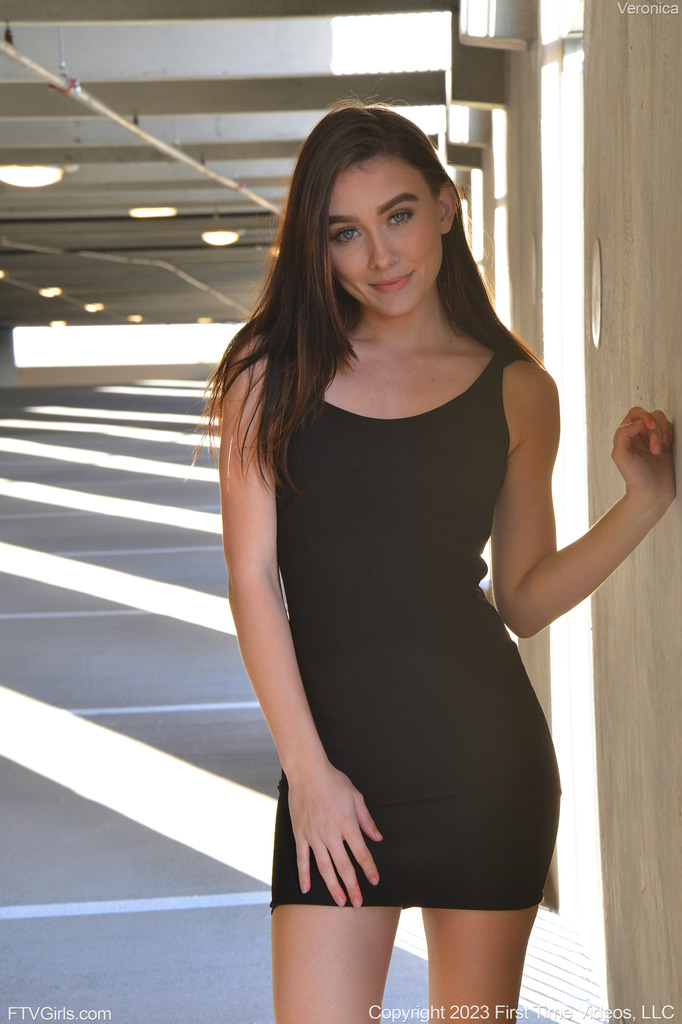 Modeling In Black photo 5