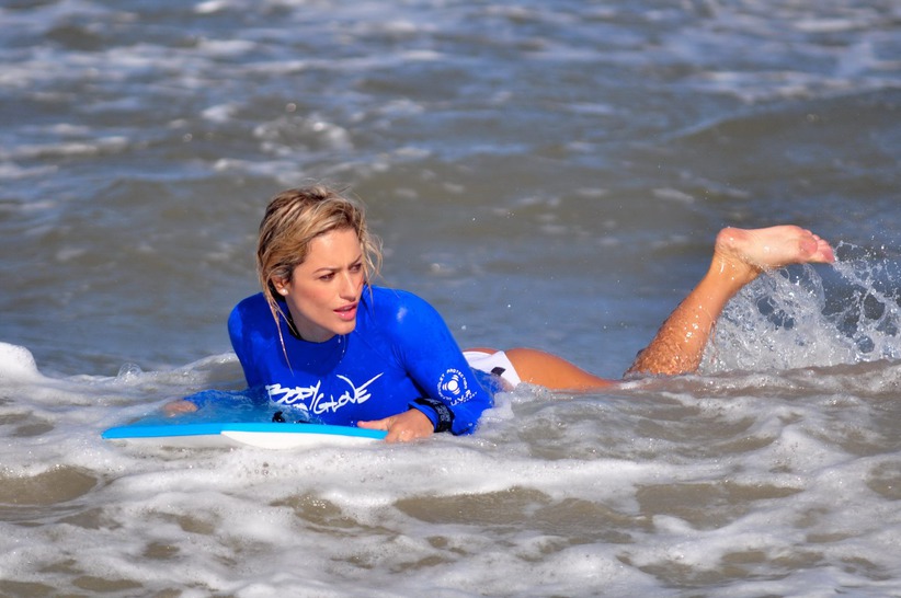 Lola Ponce shows Cameltoe in wet Bikini while Surfing photo 8