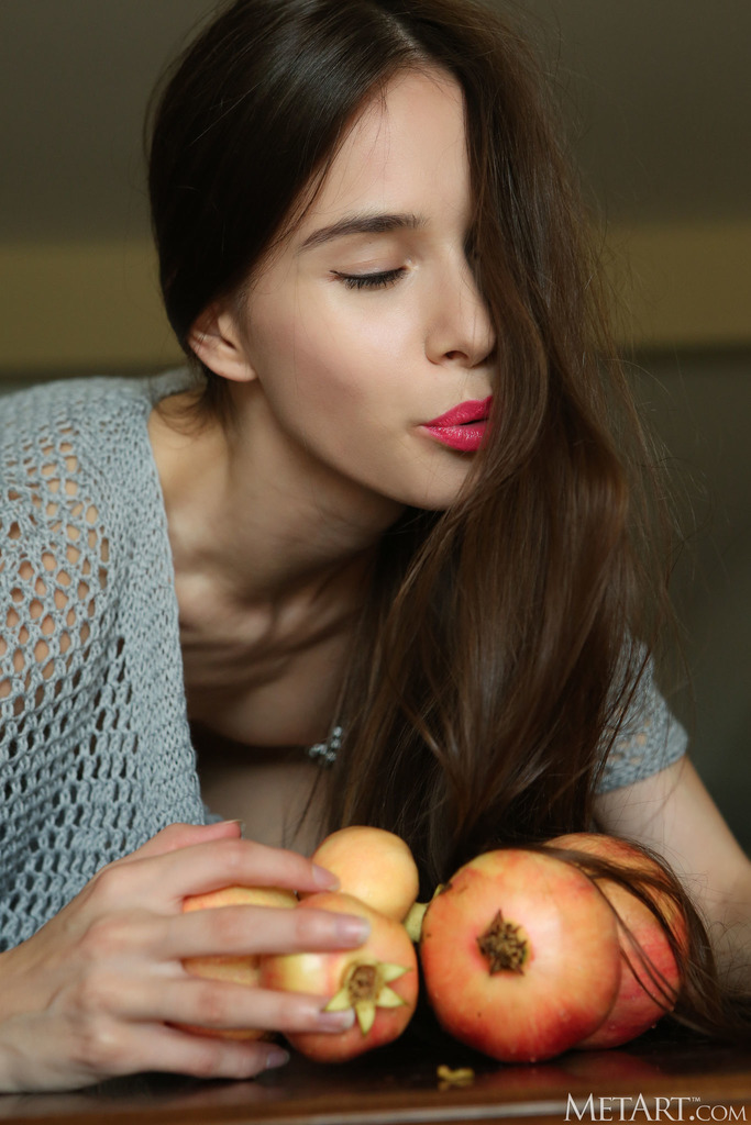 Apples, Knitwear and Nude Poses in a Moody Interior photo 1