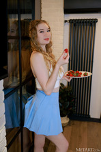 Big Boobed Young Blonde Model - Juicy Delight Gallery 00