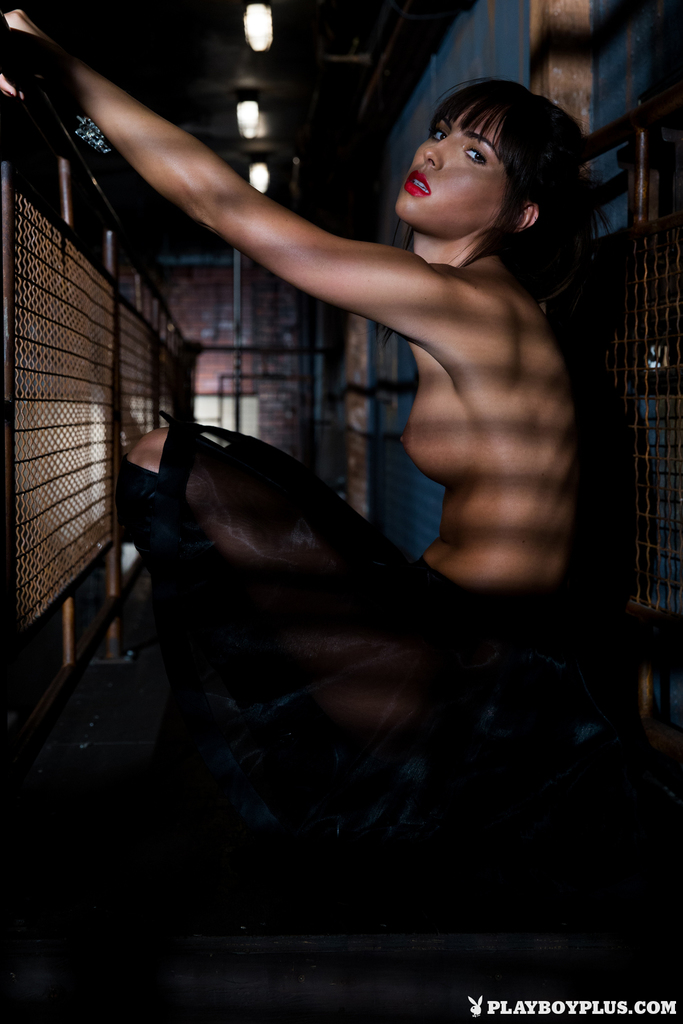 Brittny Ward looks extremely sexy while posing her gorgeous body photo 11