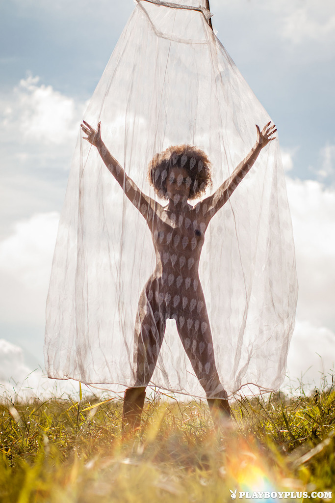 Ivi Pizzot In Playboy Brazil / Free Playmate Galleries / Glamour Porn Pics 07