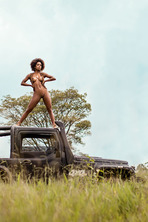 Ivi Pizzot In Playboy Brazil / Free Playmate Galleries / Glamour Porn Pics 12