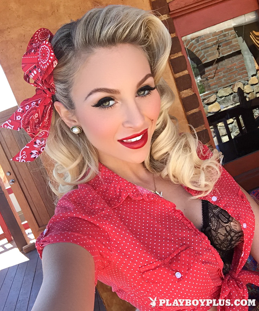 Khloe Terae Glamour Model Playmate - Behind The Scenes Gallery photo 3