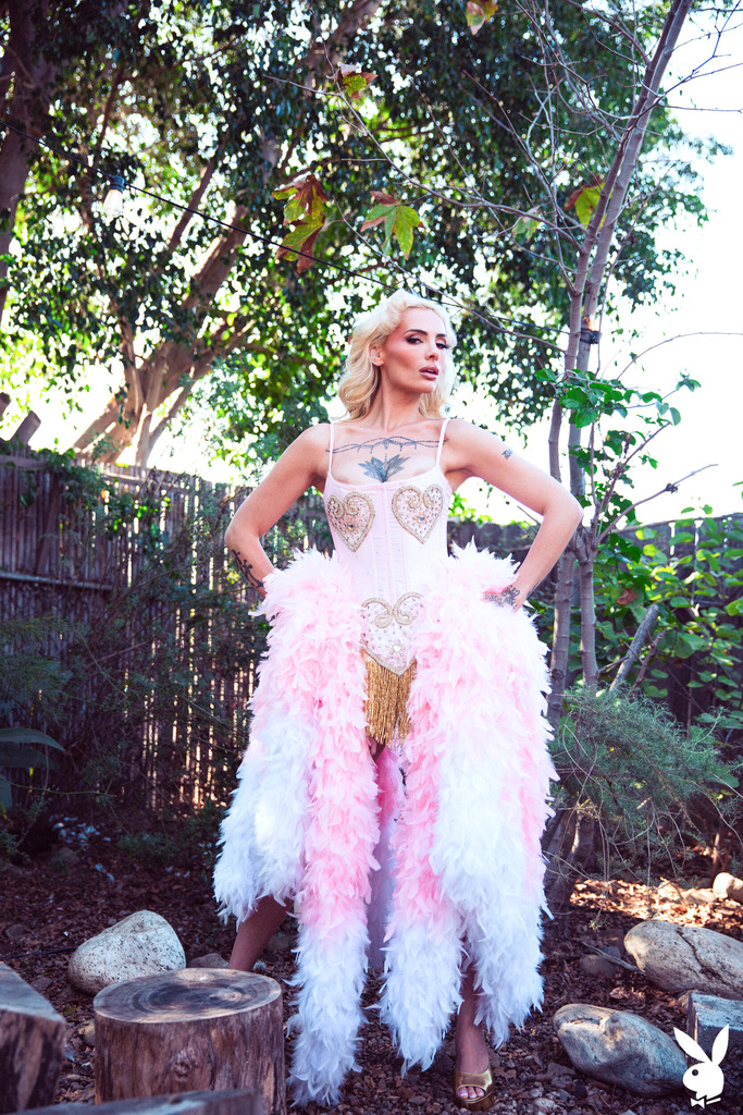 Pink Feather Styling in an Outdoor Electric-Eden Set photo 1
