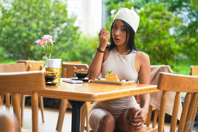 Chic Café Daydream with a Nude Close-Up Finish photo 3