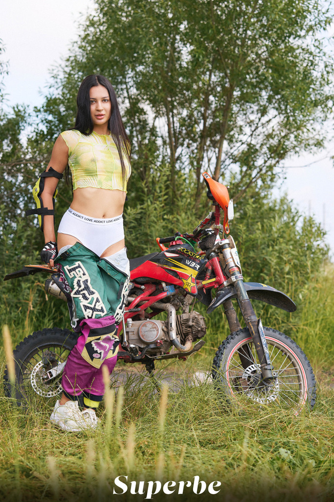 Nude Motorcycle Stop in the Grass photo 15