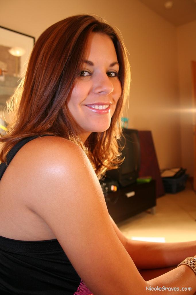 Nicole Graves 00