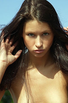 Brunette Chick Exposed Her Hot Tits