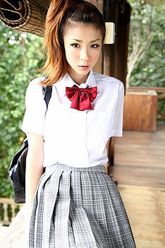 Aki Hoshino