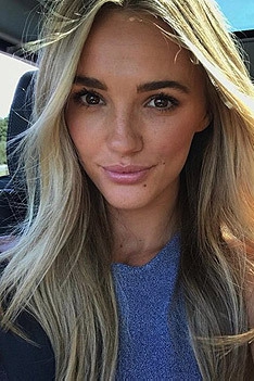 Sexy Glamour Model Brooke Hogan 