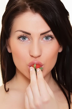 Sasha Bree - Strawberry