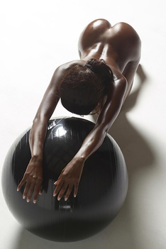Simone Ebony Body Vs Black Ball