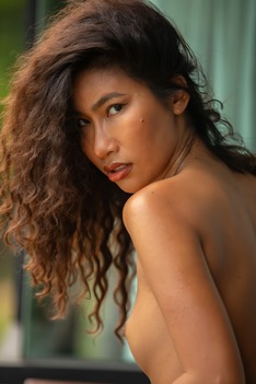 Beaming / Niki / Met Art