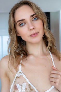 Oxana Chic - Hanging Out Relaxed Intimate Nude Photo Gallery