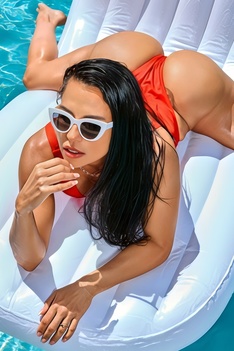 Sandy Love Curvy MILF Is BBC Obsessed MILFY