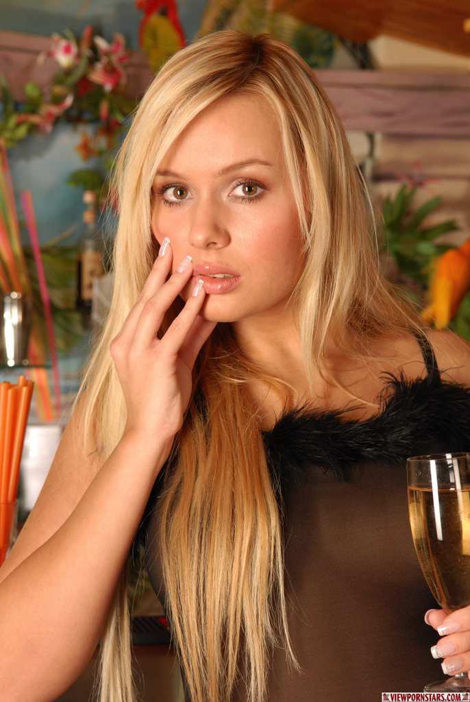 Sexy Blonde Posing 01